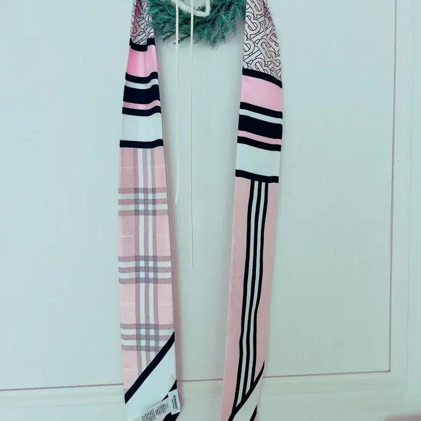 [BUNJANG] Burberry Silk Scarf Signature Print / 버버리 실크 스카프