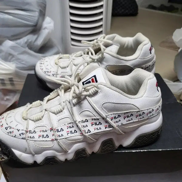 [BUNJANG] FILA White Sneakers with Logo Banding - Size 260mm / 휠라 스니커즈 흰색 FILA 로고 밴딩 260mm 상태매우좋음