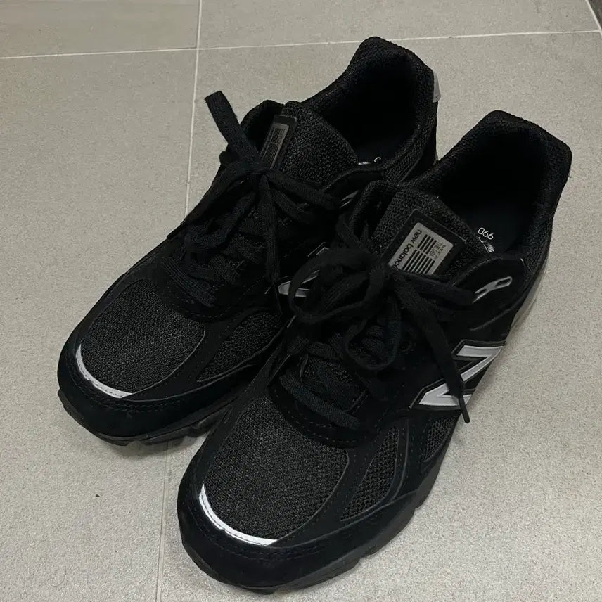 [BUNJANG] New Balance 990v4 Black Sneakers / 뉴발란스 990v4 블랙(260)
