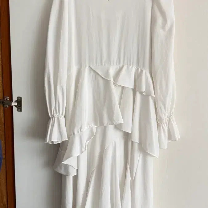 [BUNJANG] Maybins White Frill Long Dress / [메이빈스 롱원피스]화이트 프릴 원피스