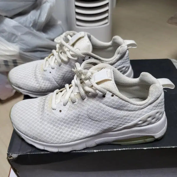 [BUNJANG] Nike Running Shoes White 235mm / 나이키 운동화 런닝화 화이트 235mm 상태매우좋음