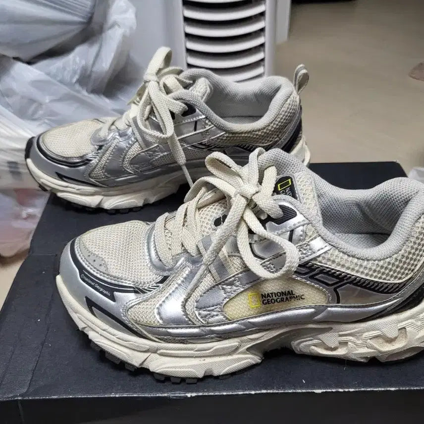 [BUNJANG] National Geographic Sneakers Silver/Beige 235mm / 내셔널지오그래픽 운동화 실버/베이지 235mm 상태매우좋음