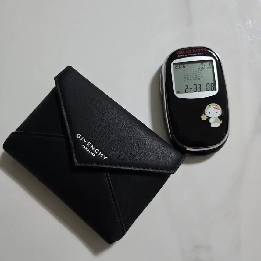 [BUNJANG] Hello Kitty Slide Calculator & Givenchy Pouch Set / 헬로키티 슬라이드 계산기+ 지방시 파우치