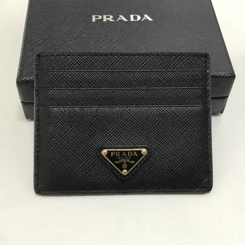 [BUNJANG] Prada Saffiano Leather Triangle Logo Card Holder Black Gold / 프라다 사파이노 레더 트라이앵글 로고 카드지갑 블랙 골드