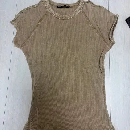 [BUNJANG] Zara T-Shirt (M) / 자라 티셔츠