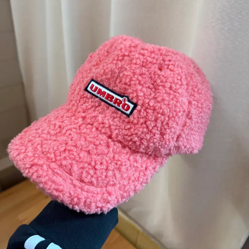 [BUNJANG] Umbro Fleece Ball Cap / 엄브로 플리스 볼캡 여성 털모자 58