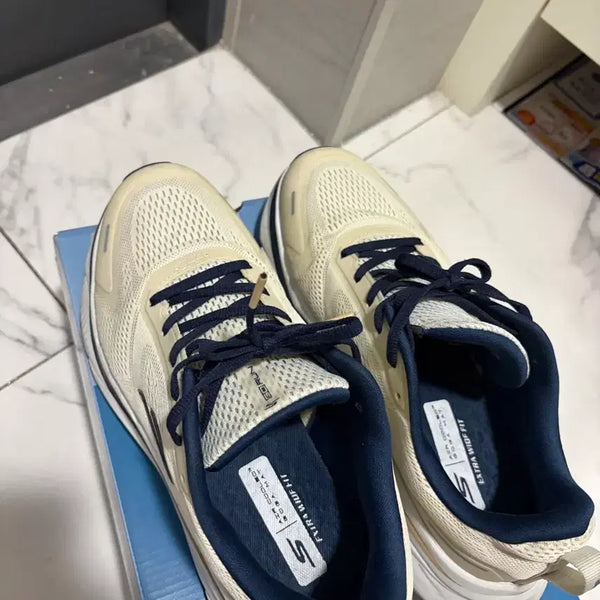 [BUNJANG] Skechers Max Cushioning Premier 3 Wide Natural Running Shoes / 스케쳐스 맥스쿠셔닝 프리미어3 와이드 네츄럴