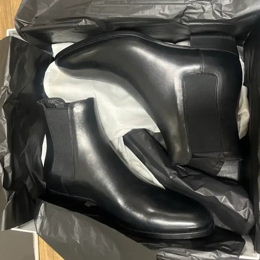 [BUNJANG] Saint Laurent Chelsea Boots Size 41 / 생로랑 첼시부츠 41+