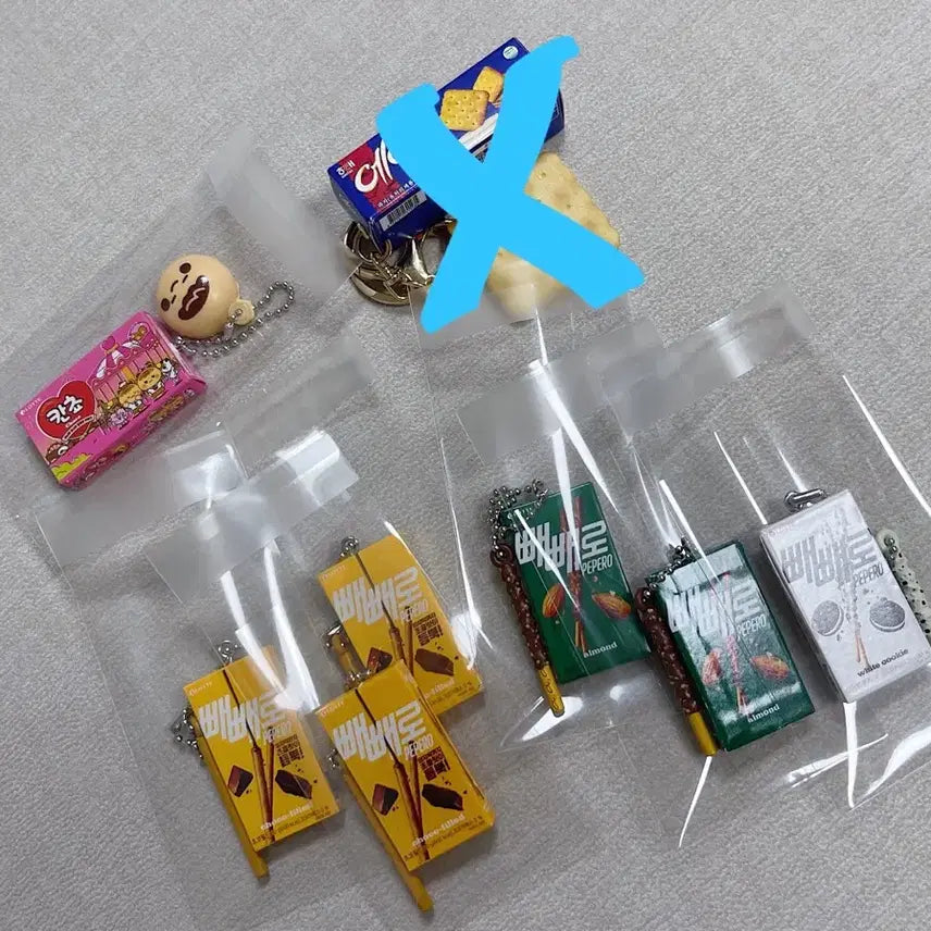 [BUNJANG] Miniature Snack Keychain (Kancho, Ace, Pepero) / 미니어처 과자 키링 칸쵸 에이스 빼빼로 / 개당
