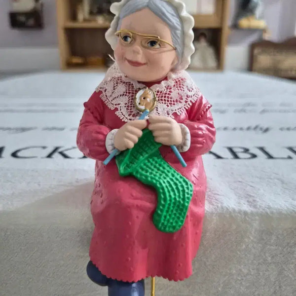 [BUNJANG] Hallmark Mrs. Santa Knitting Stocking Holder / 홀마크 미세스 산타 스타킹 홀더