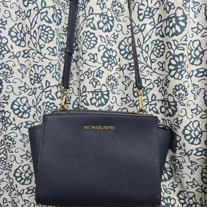 [BUNJANG] Michael Kors Navy Crossbody Bag / 마이클코어스 네이비 가방