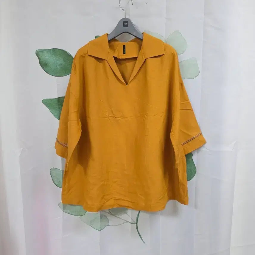 [BUNJANG] United Colors of Benetton Embroidered Blouse / 베네통 자수 블라우스