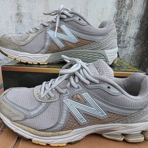 [BUNJANG] New Balance 860v2 Mars ML860KS2 / 뉴발란스 860v2 Mars ML860KS2 245