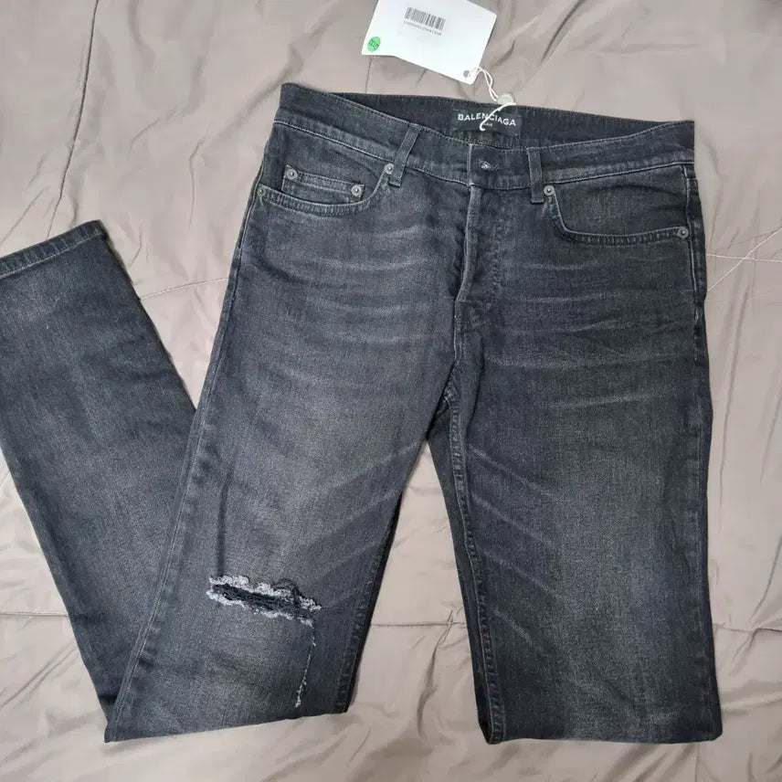 [BUNJANG] Balenciaga Black Ripped Jeans / [택포25] 발렌시아가 청바지 블랙 찢청