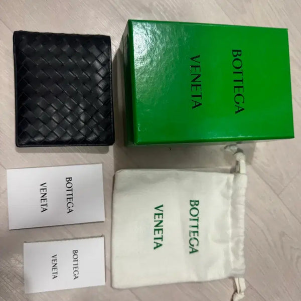 [BUNJANG] Bottega Veneta Intrecciato Bi-fold Wallet Black Calfskin / 보테가베네타 반지갑 블랙