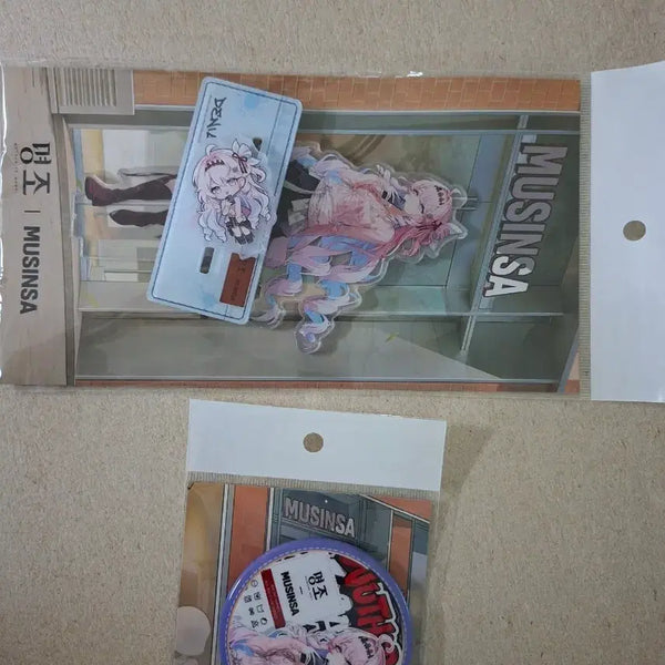 [BUNJANG] Musinsa Denia Acrylic Stand & Badge Set / 무신사 명조 데니아 아크릴 스탠드 뱃지 세트