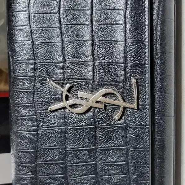 [BUNJANG] Saint Laurent YSL Crocodile Embossed Cassandra Clutch Bag Black / 생 로랑 YSL 악어 엠보 카산드라 블랙 클러치백