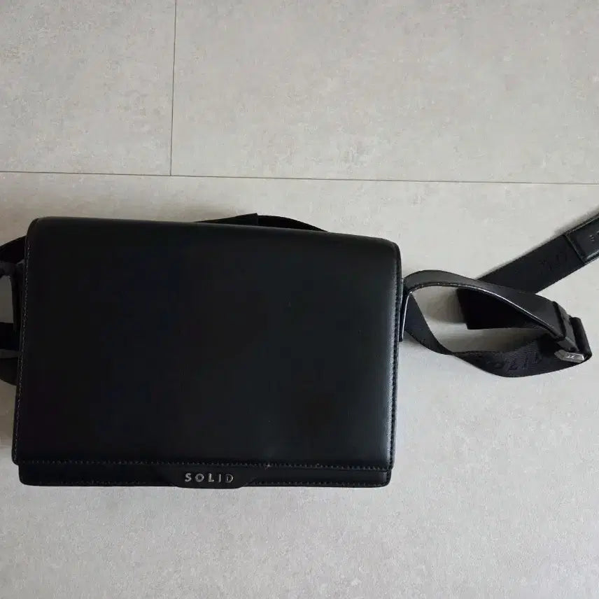 [BUNJANG] Solid Homme Logo Cross Bag / 솔리드옴므 로고 크로스백