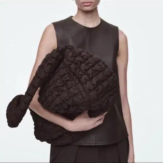 [BUNJANG] COS Quilted Cloud Bread Oversized Shoulder Bag Dark Brown / 코스 퀄티드 구름빵 다크브라운 오버사이즈