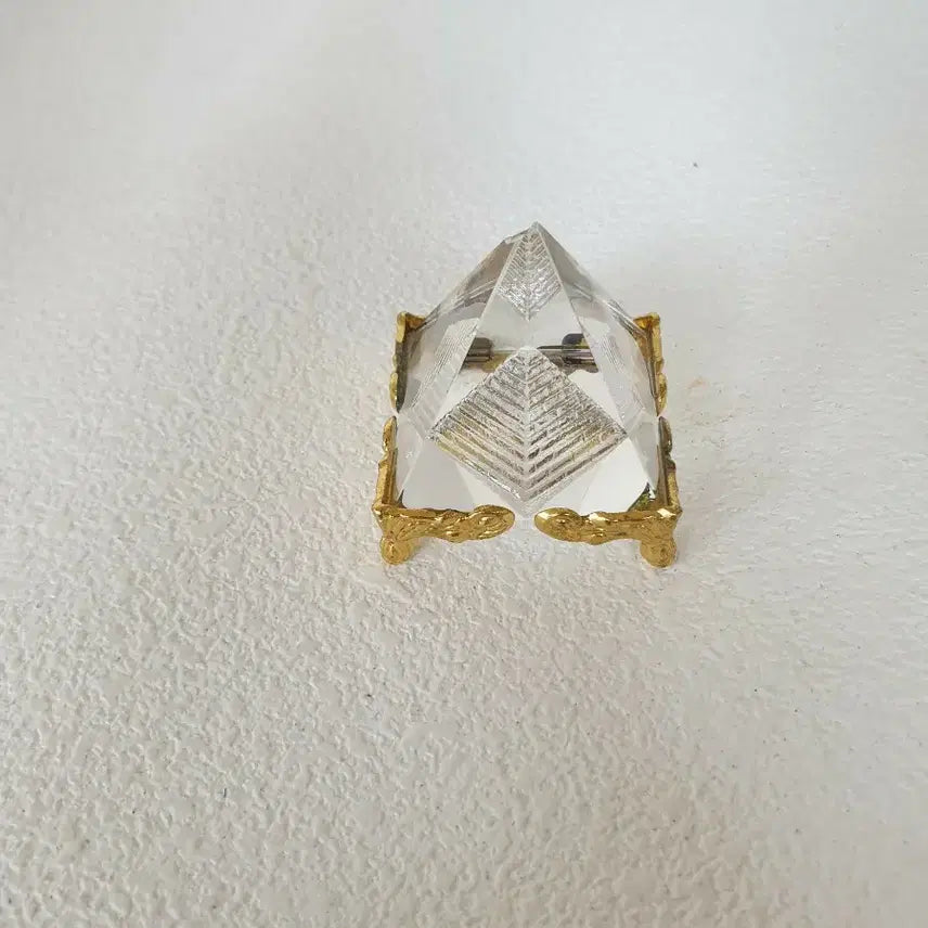 [BUNJANG] Crystal Pyramid Ornament with Gold Trim / 유리  피라미드