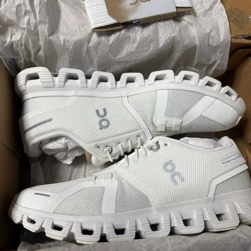 [BUNJANG] Onrunning Cloud 6 White Sneakers 250mm / 온러닝 클라우드6 화이트 250mm