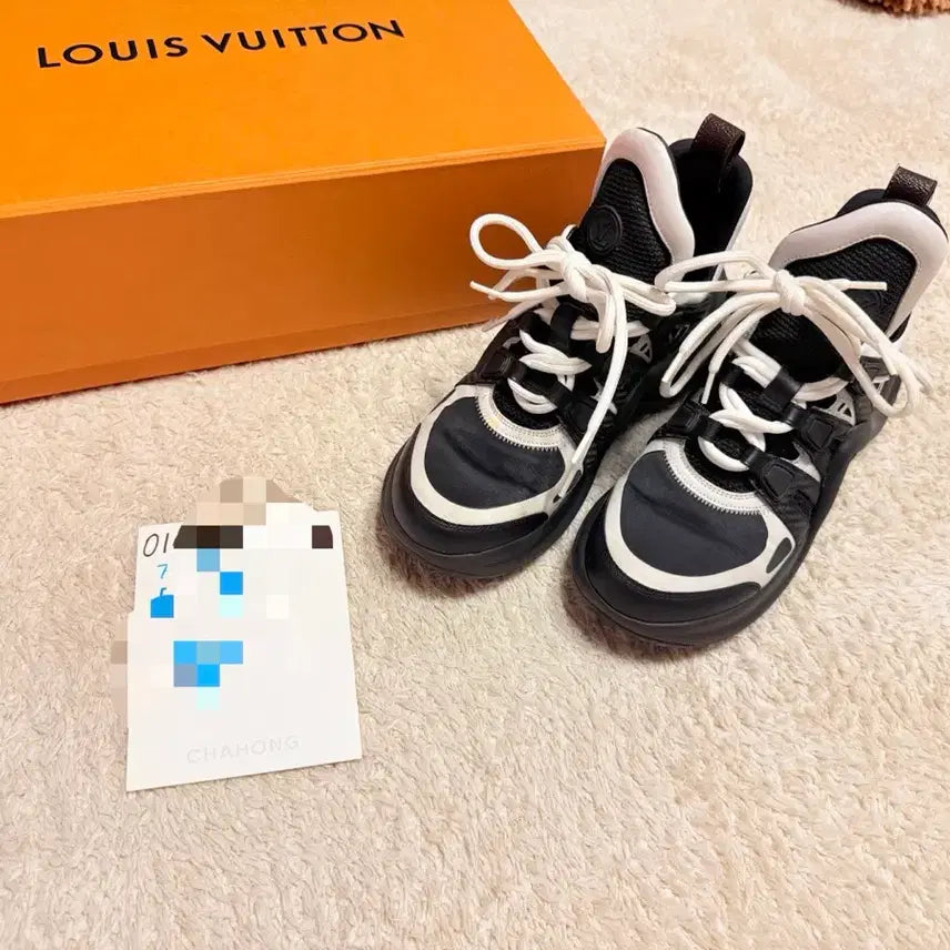 [BUNJANG] Louis Vuitton LV Archlight Sneakers Black White / 루이비통 LV 아치라이트 스니커즈 블랙 화이트
