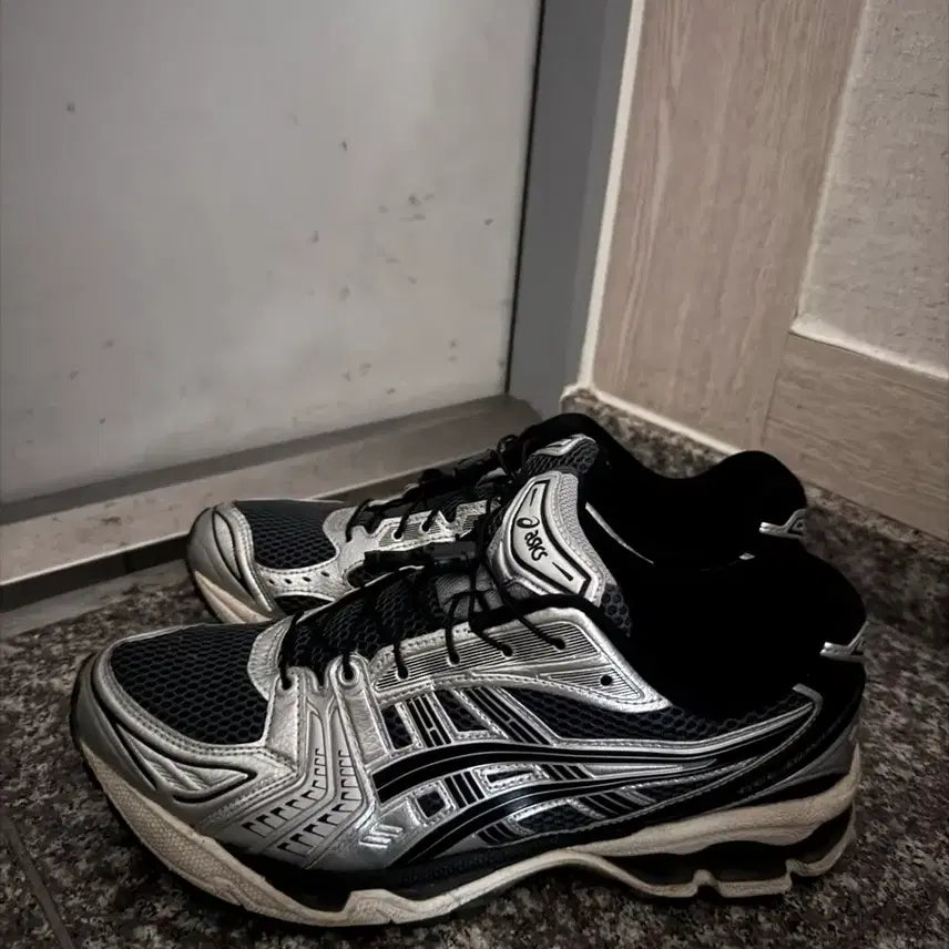 [BUNJANG] ASICS Gel-Kayano 14 Black/Grey (270) / 아식스 젤카야노 14 블랙/그레이 (270)