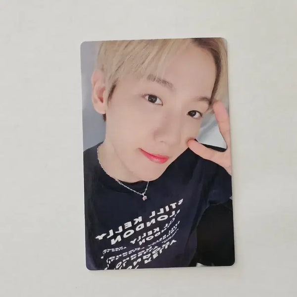 [BUNJANG] Baekhyun L'Eveil Hong Kong Pop-up T-shirt POB Photocard / 백현 레버리 홍콩 팝업 티셔츠 특전 포카