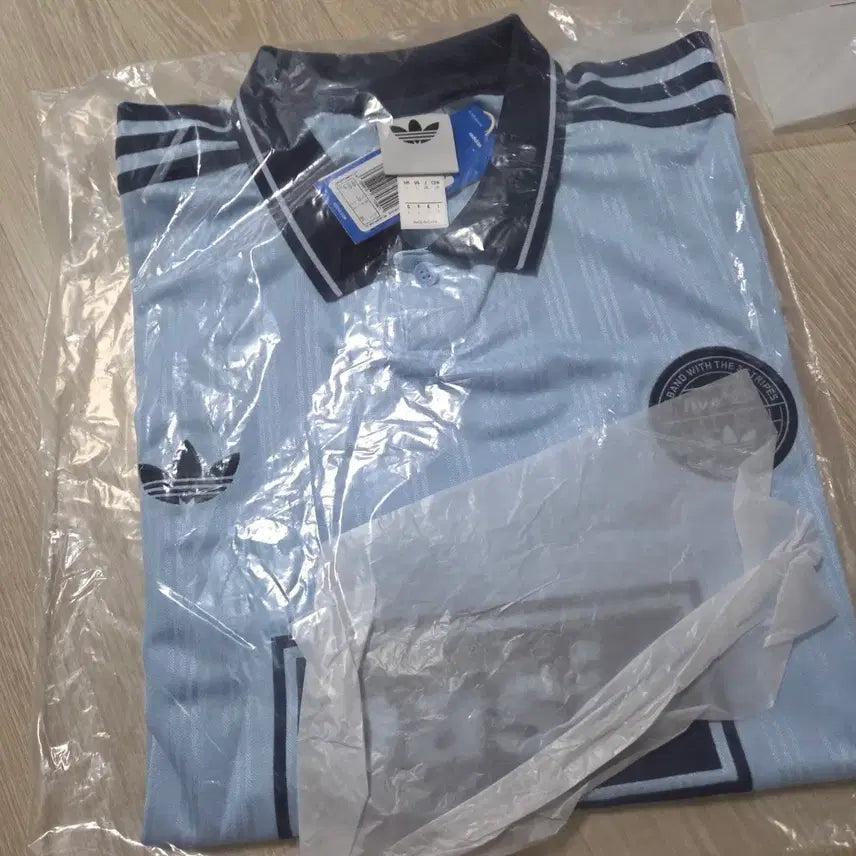 [BUNJANG] Adidas Oasis Tour Jacquard Cleatsky L / 아디다스 오아시스 투어  자카드 클리어스카이L