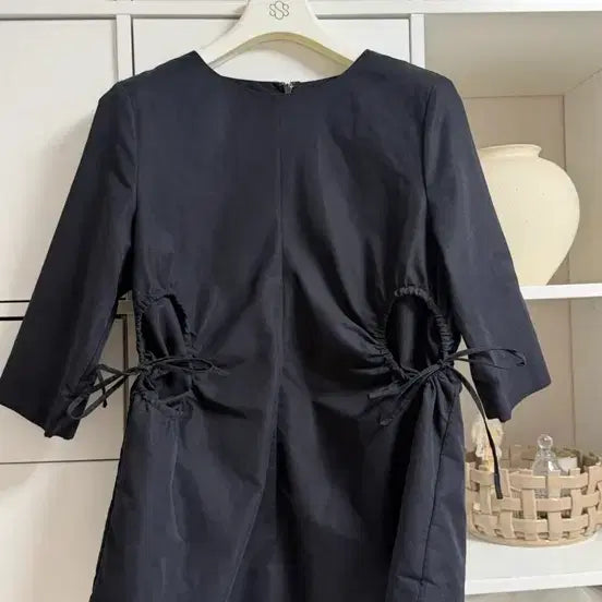 [BUNJANG] COS Cutout Blouse / 코스 cos 컷아웃 블라우스