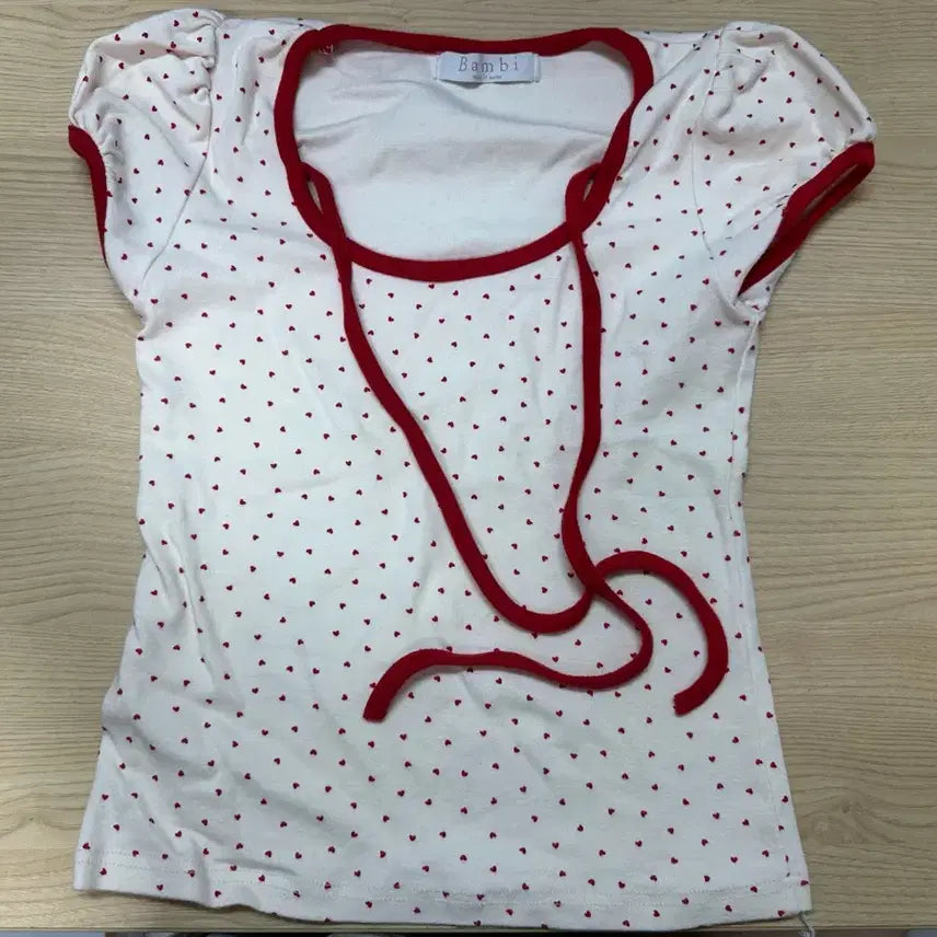 [BUNJANG] White Short Sleeve T-Shirt with Red Heart Pattern / 반팔 하트 티셔츠