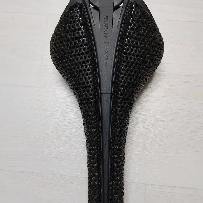 [BUNJANG] Fizik Antares Versus Evo Adaptive 3D Carbon Saddle R3 139mm / 피직(fizik)안타레스 버셔스 에보 어댑티브 3D 카본안장 R3 139