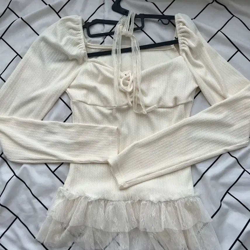 [BUNJANG] Flower Ribbon Lace Shirring Blouse / 블라우스