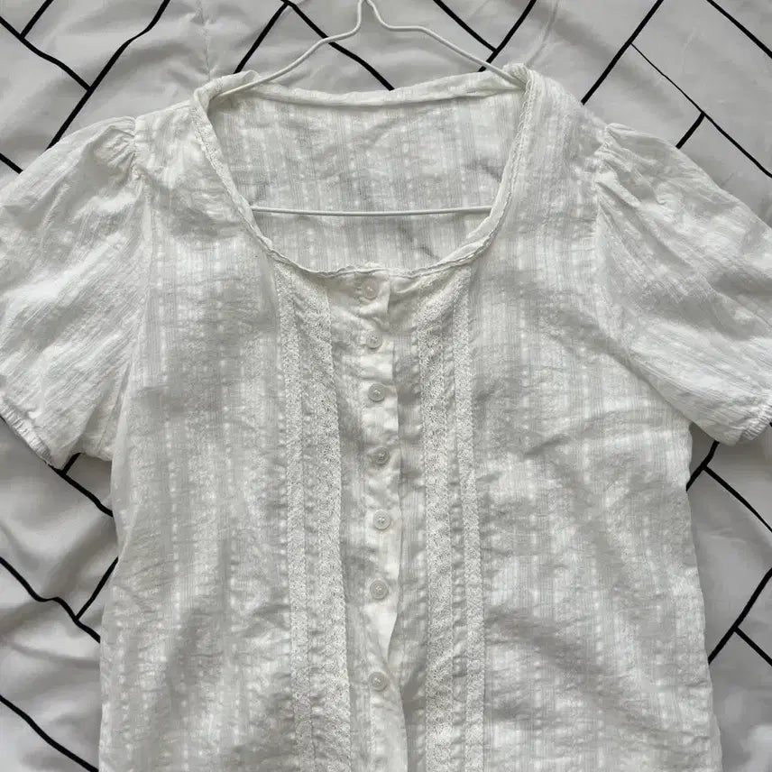 [BUNJANG] White Short Sleeve Blouse / 반팔 블라우스