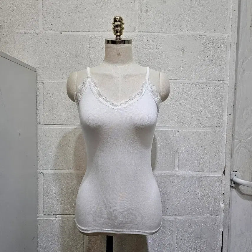 [BUNJANG] Lace V-Neck Soft Camisole - White / 레이스 브이넥 부드러운 끈나시 - 화이트