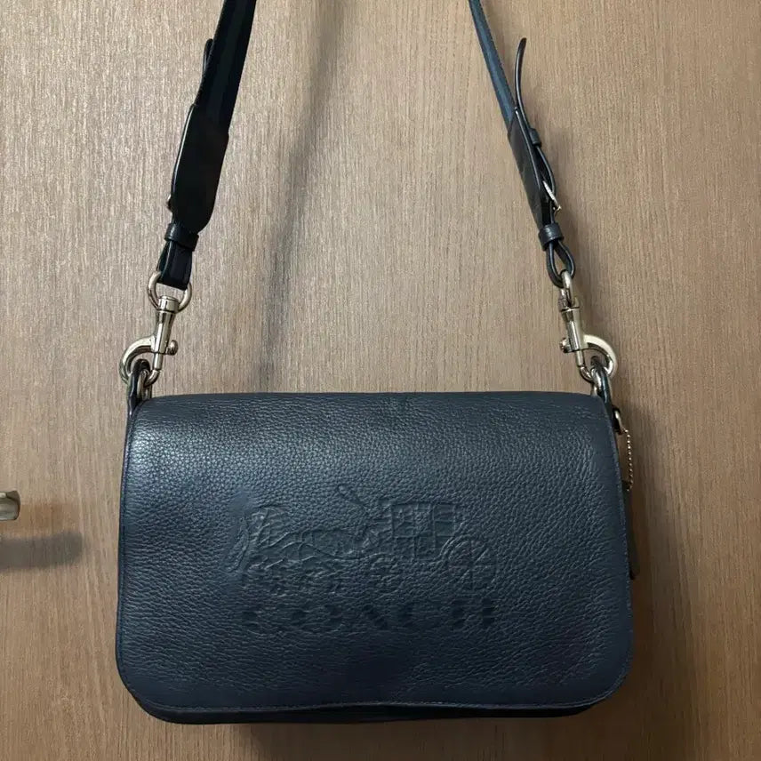 [BUNJANG] COACH Navy Leather Crossbody Bag / COACH 코치 네이비 레더 크로스백