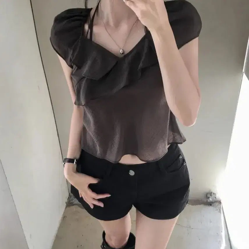 [BUNJANG] Hinnic Ruffle Banding Strap Blouse / 히니크 러플 밴딩 스트랩 블라우스