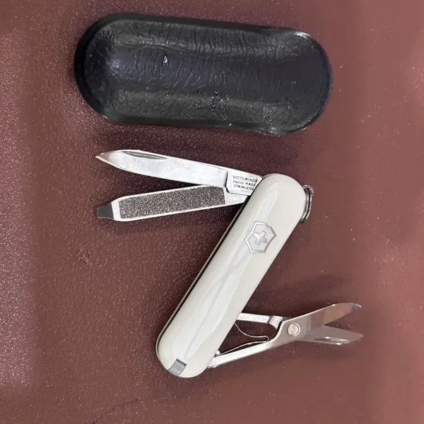 [BUNJANG] Victorinox Classic Minimalist Multi-tool White with Pouch / 빅토리녹스 클래식 미니멀티툴 화이트 맥가이버칼 +파우치