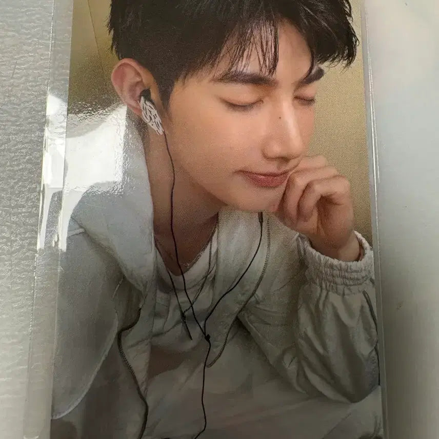 [BUNJANG] ZB1 Zhang Hao Earphones Photocard / 앤더블 장하오 이어폰 포카