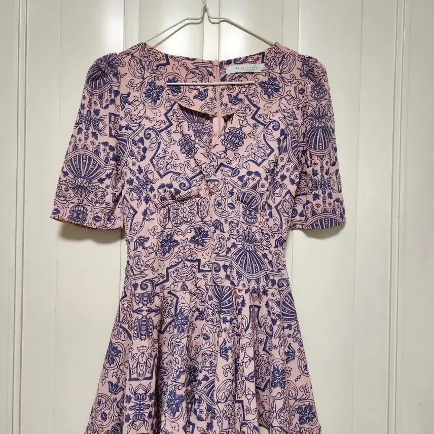 [BUNJANG] Pink V-Neck Shirring Blouse / 핑크 v넥 셔링 블라우스