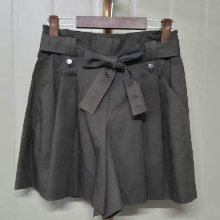[BUNJANG] SJ Khaki Pintuck Shorts Ribbon Detail / SJ SJ 카키색 핀턱 반바지