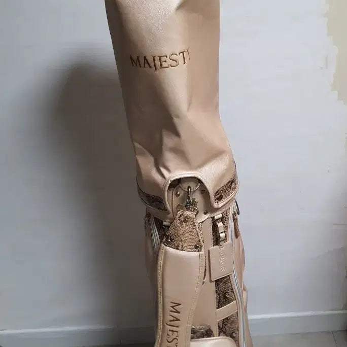 [BUNJANG] Majesty Golf Caddy Bag with Wheels / 골프캐리어 머제스티 Majesty골프캐디백 휠골프백