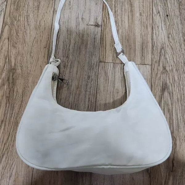 [BUNJANG] White Nylon Half-Moon Shoulder Bag / 호보백 화이트 숄더백