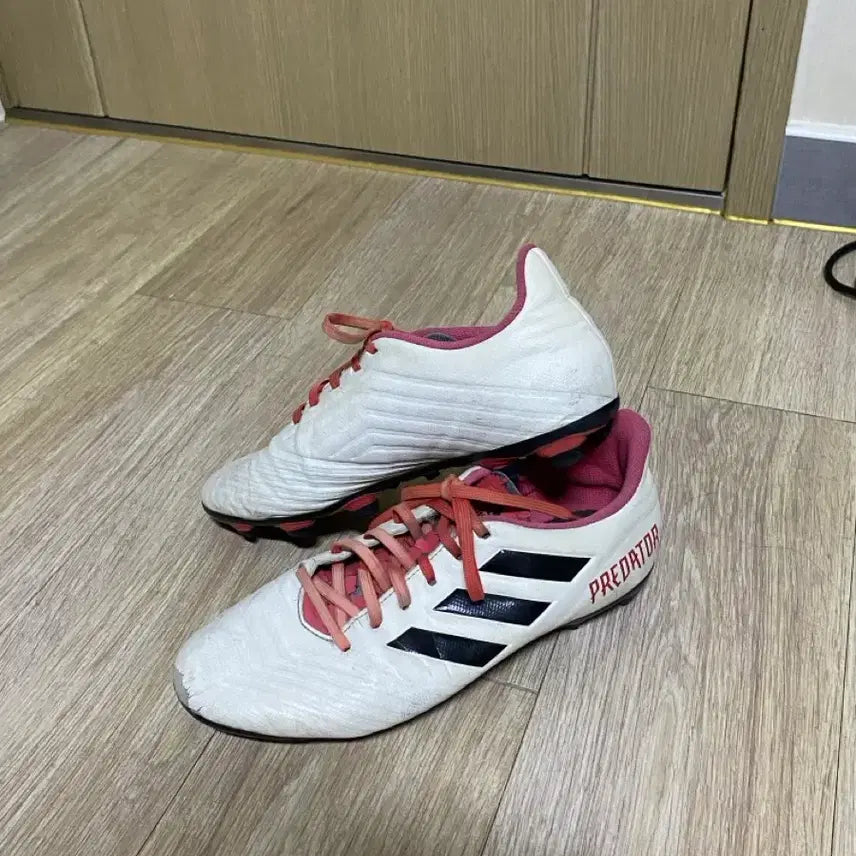 [BUNJANG] Adidas Predator 18.4 FxG Football Boots (275) / 아디다스 CM7669 프레데터 18.4 FxG 축구화 (275)