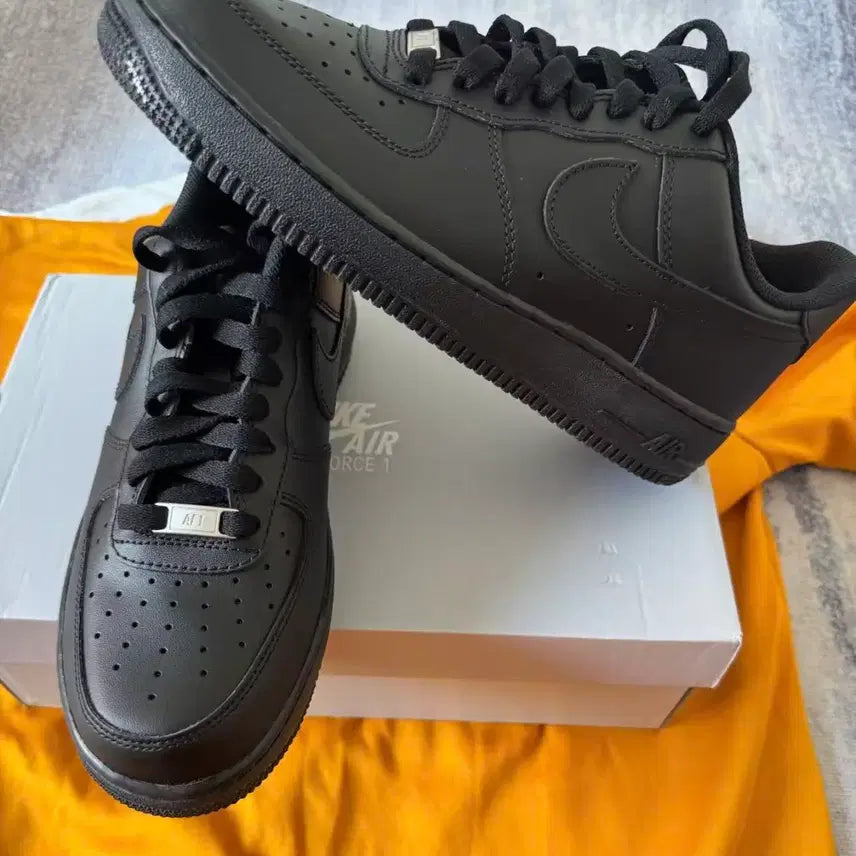 [BUNJANG] Nike Air Force 1 '07 Low Triple Black / 나이키 에어포스 1 '07 로우 트리플 블랙