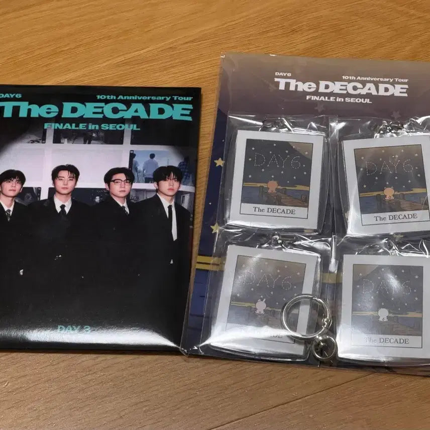 [BUNJANG] Day6 Decade Encore Concert Last Day Entrance Gift + Fanclub Gift Keychain Set / 데이식스 데케이드 앙콘 막콘 입장기프트+팬클럽 기프트 키링