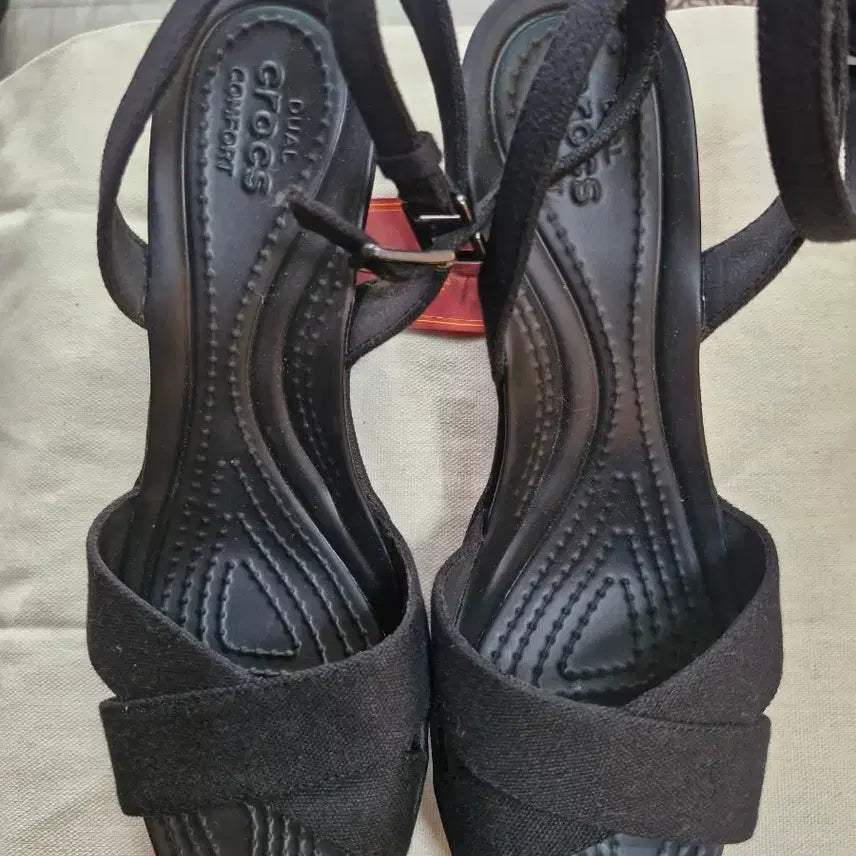 [BUNJANG] Crocs Black Sandals (240mm) / 크록스 샌들 블랙240