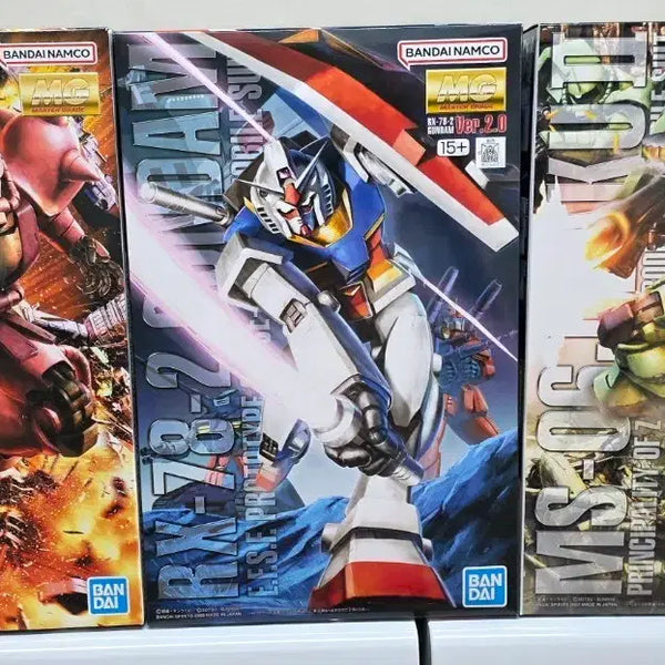 [BUNJANG] Bandai Master Grade RX-78-2 Gundam Ver. 2.0 & Zaku II Char's Custom Mobile Suit Bundle Set / 반다이 건담 MG 퍼스트건담 2.0 자쿠2 샤아전용 양산기