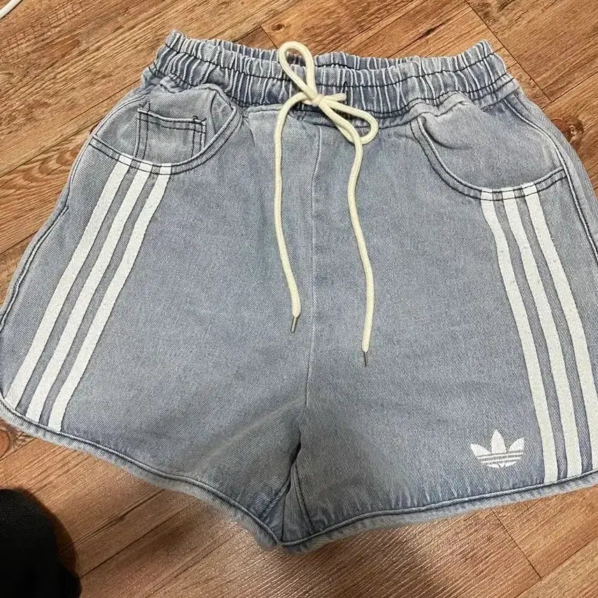 [BUNJANG] Adidas Dolphin Shorts / 아디다스 연청 돌핀 반바지