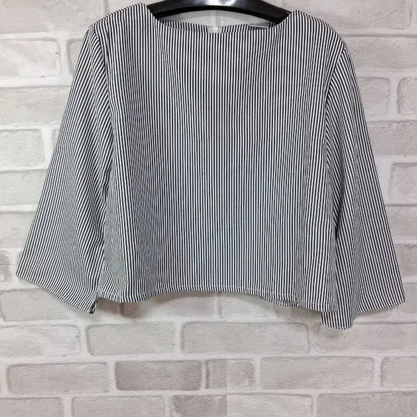 [BUNJANG] Vertical Stripe Cropped Blouse / 세로 스트라이프 크롭 블라우스